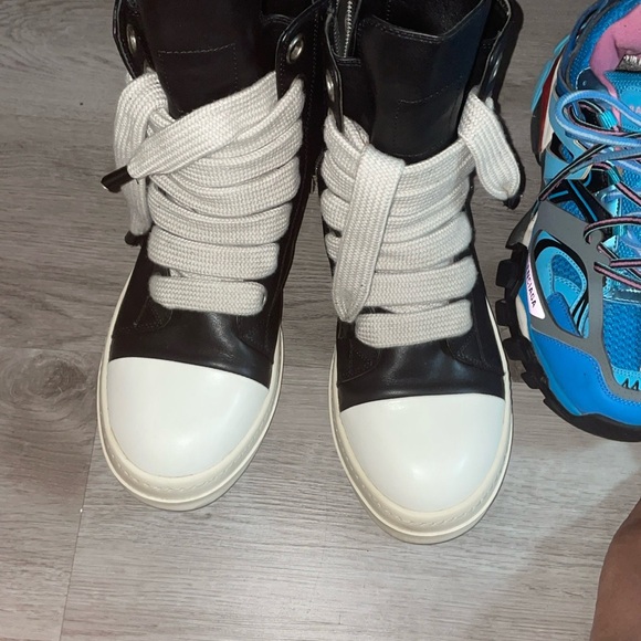 Black and White Men\'s Sneakers 750 each main image 9